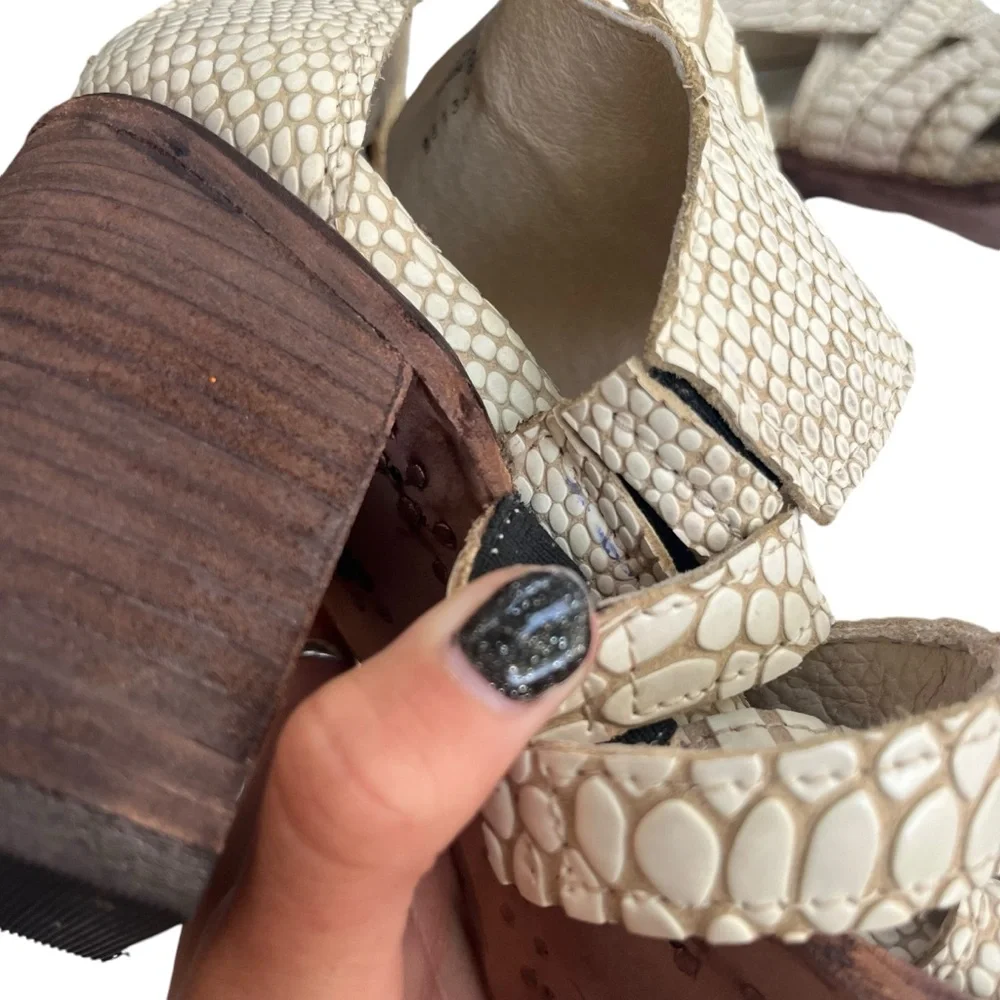 Freebird By Steven Womens 10 Cream Croco Claw Strappy Sandal Block Leather Heels